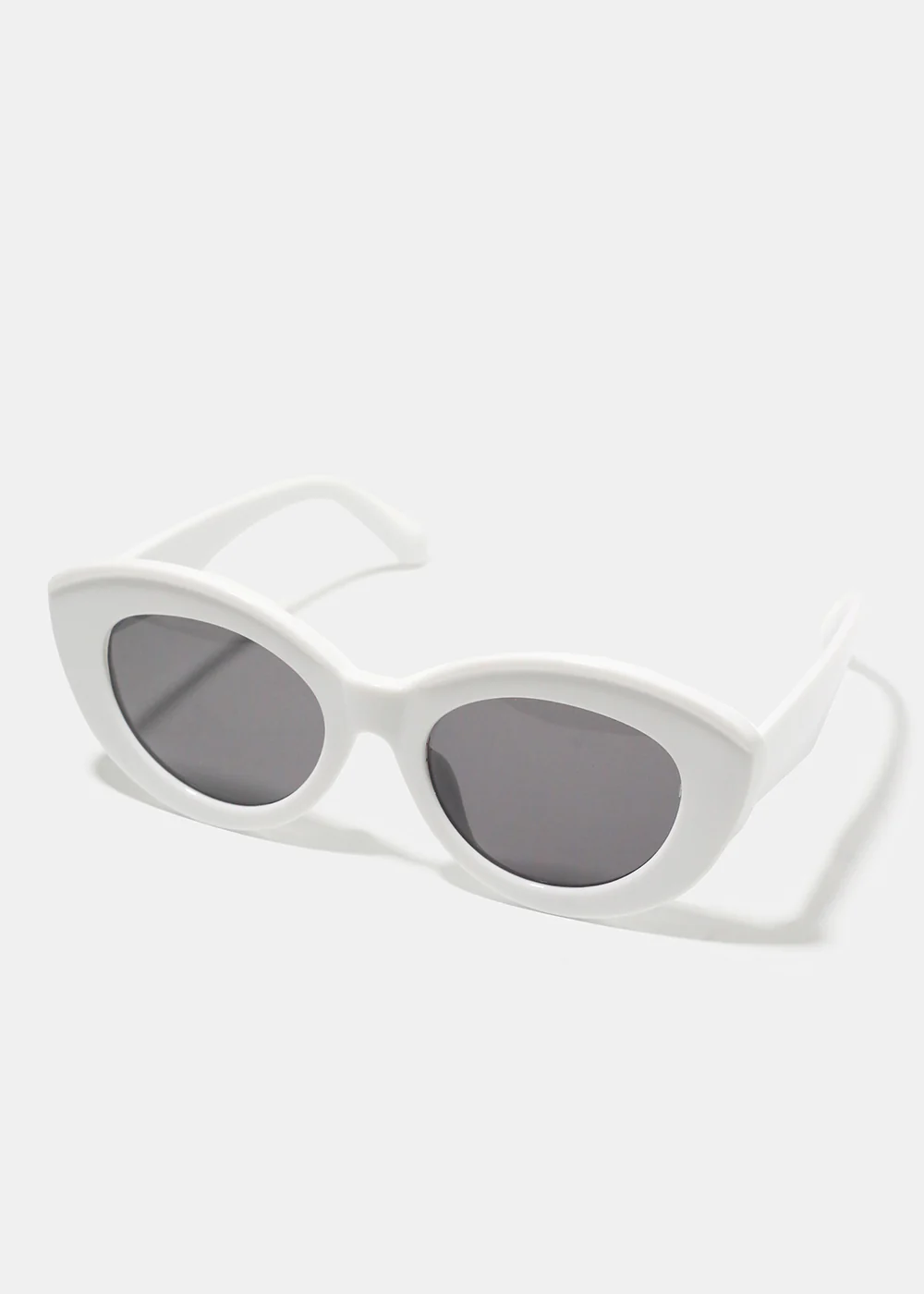 A+ White Thick Cat Eye Frame Sunglasses - Image 2