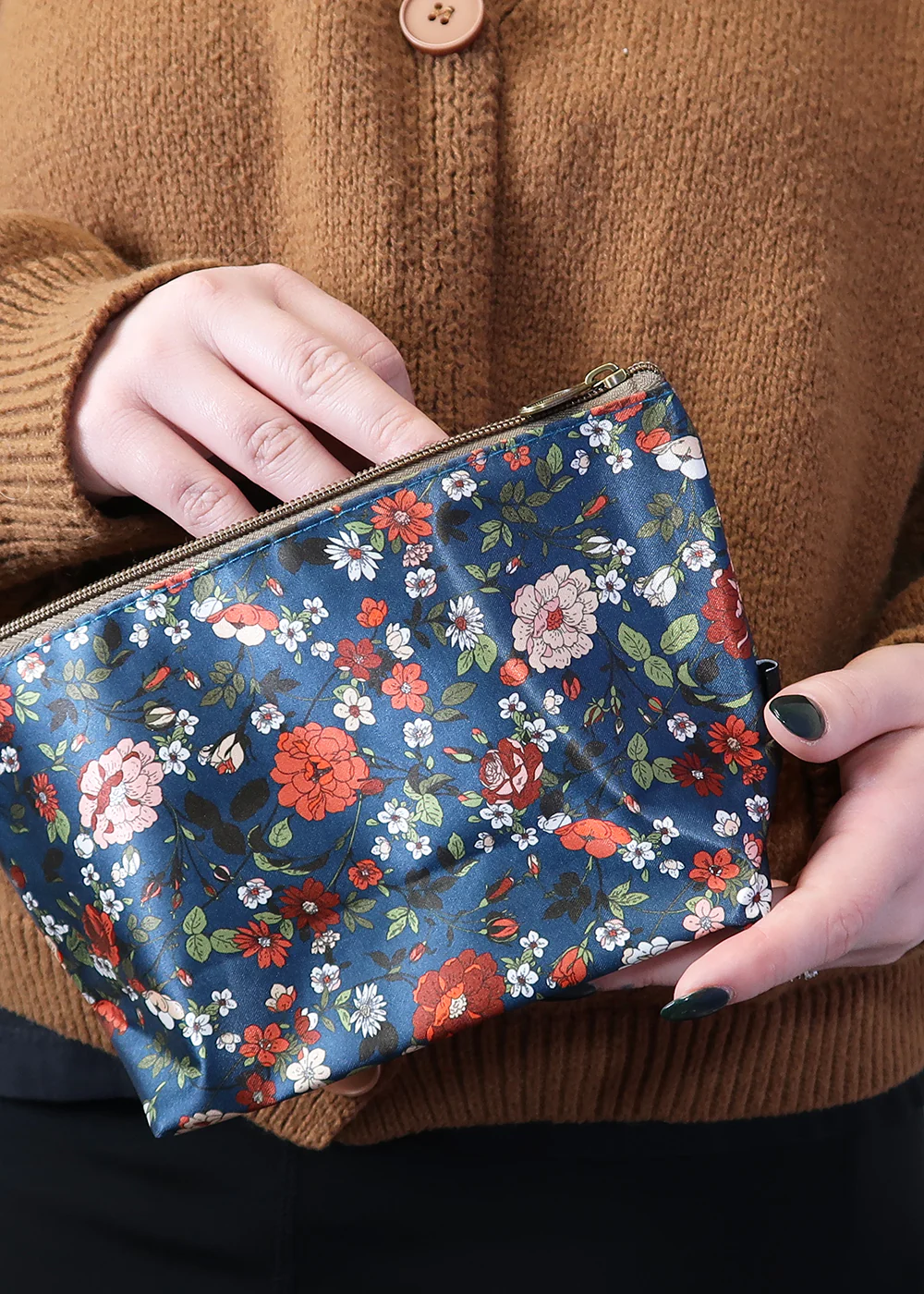 a2o Lab Makeup Pouch - Floral 2 - Image 2