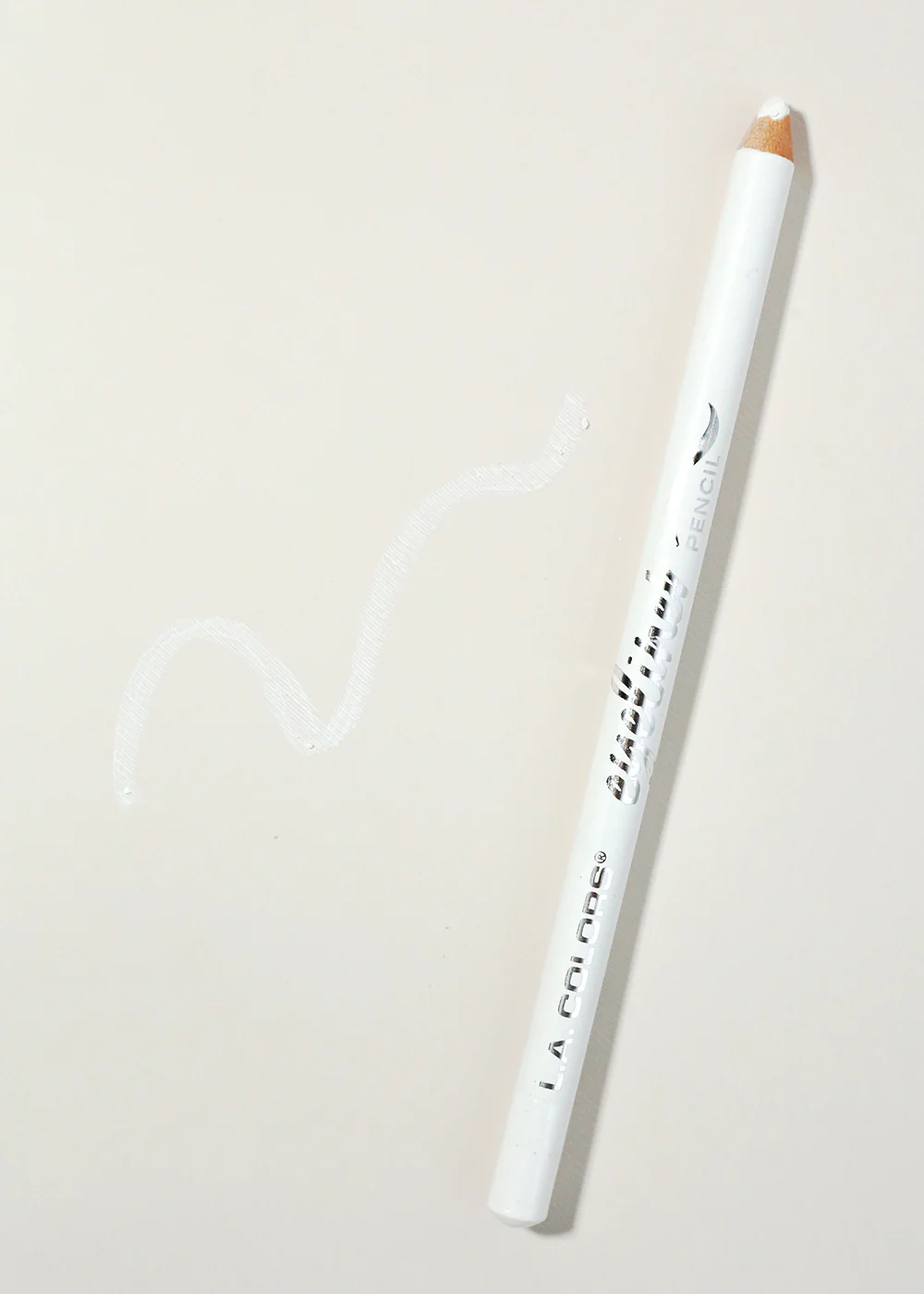 On Point Eyeliner Pencil w/built-in Sharpener - White