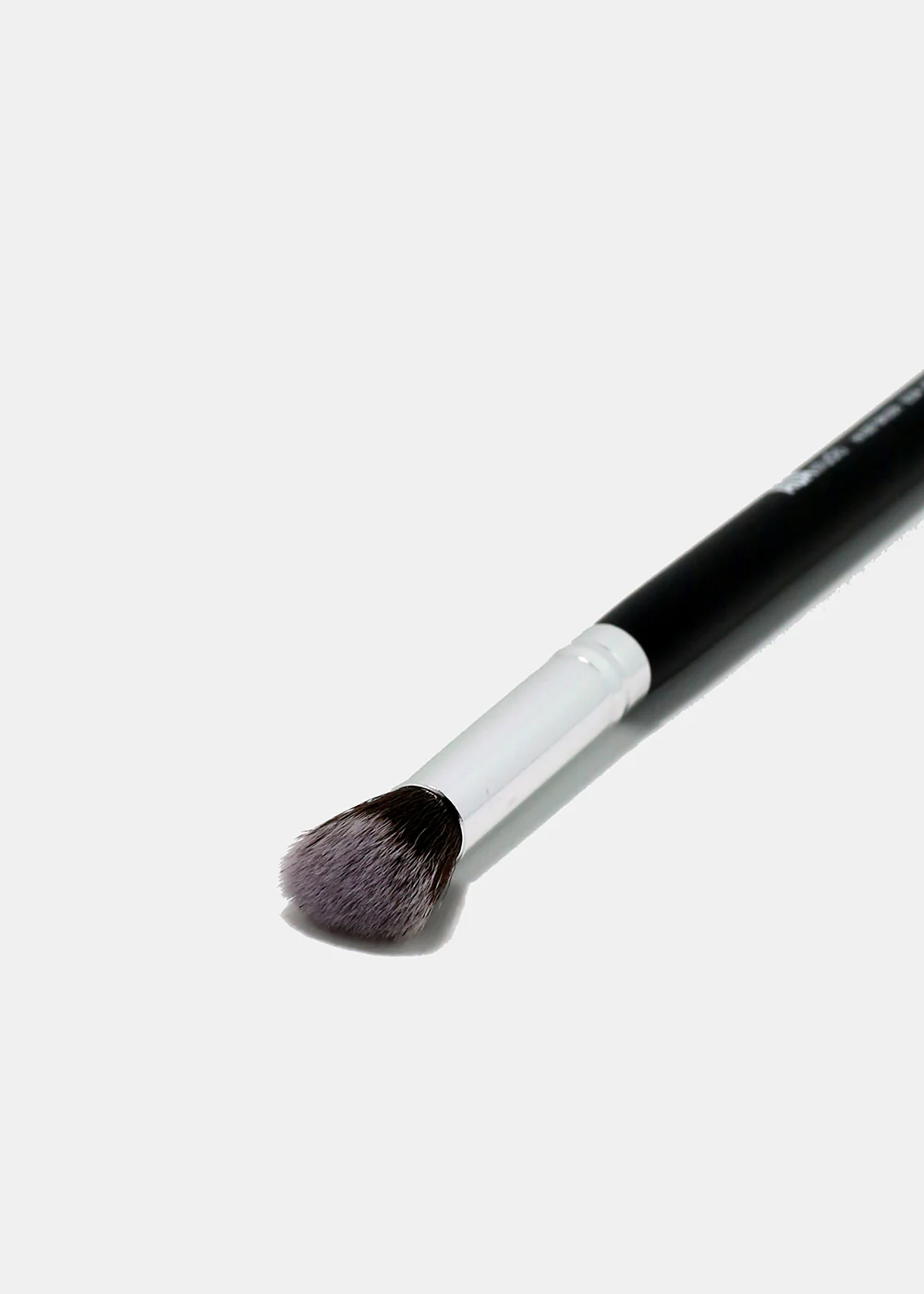 The F4 & E104 Kabuki Brush Duo - Image 2