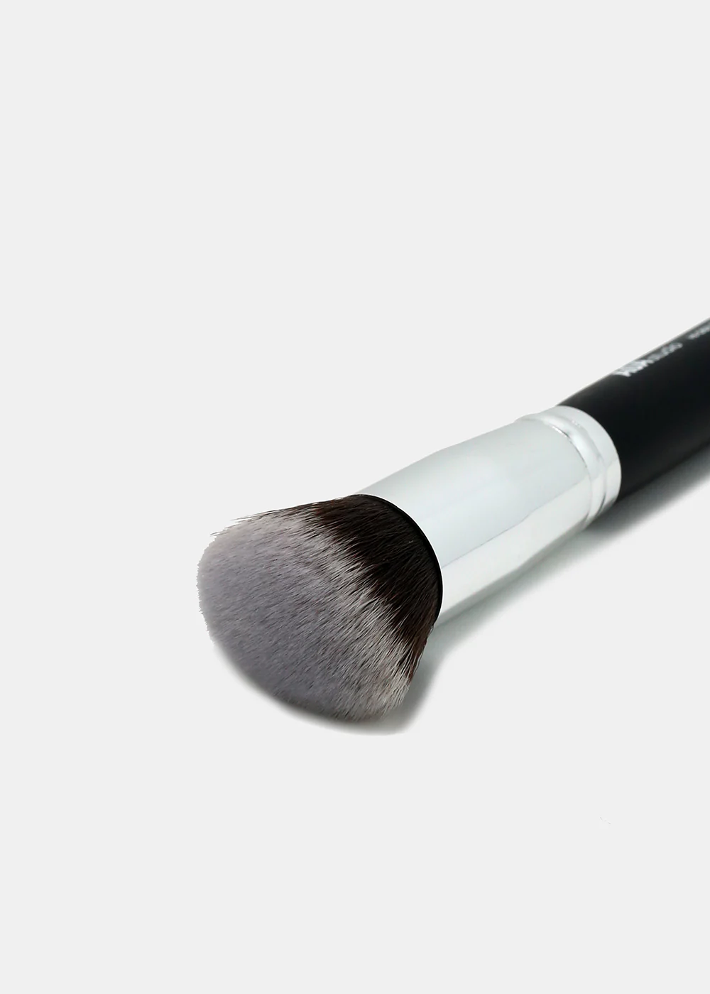 The F4 & E104 Kabuki Brush Duo - Image 3